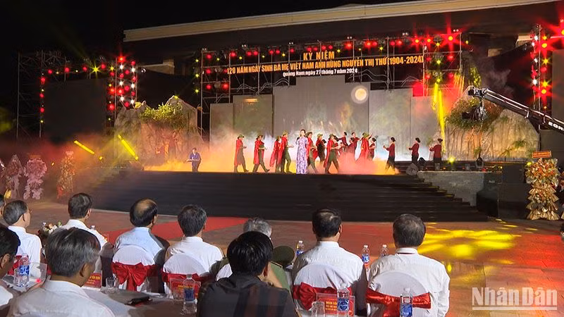 Chương trình nghệ thuật với chủ đề “Huyền thoại Mẹ-Tượng đài bất tử” tại lễ kỷ niệm Chương trình nghệ thuật với chủ đề “Huyền thoại Mẹ-Tượng đài bất tử” tại lễ kỷ niệm