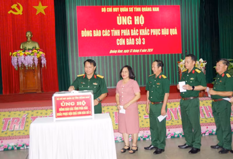 Bộ Chỉ huy Quân sự tỉnh Quảng Nam vận động cán bộ, chiến sĩ ủng hộ giúp đồng bào các tỉnh phía bắc khắc phục hậu quả bão số 3.