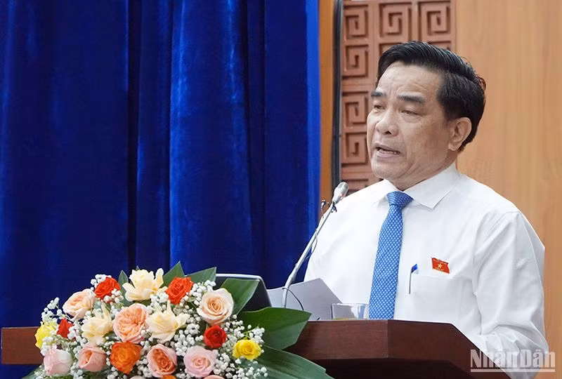 Đồng chí Lê Văn Dũng, Phó Bí thư Thường trực Tỉnh ủy, Trưởng Đoàn đại biểu Quốc hội tỉnh Quảng Nam được bầu làm Chủ tịch Ủy ban nhân dân tỉnh Quảng Nam nhiệm kỳ 2021-2026. Đồng chí Lê Văn Dũng, Phó Bí thư Thường trực Tỉnh ủy, Trưởng Đoàn đại biểu Quốc hội tỉnh Quảng Nam được bầu làm Chủ tịch Ủy ban nhân dân tỉnh Quảng Nam nhiệm kỳ 2021-2026.
