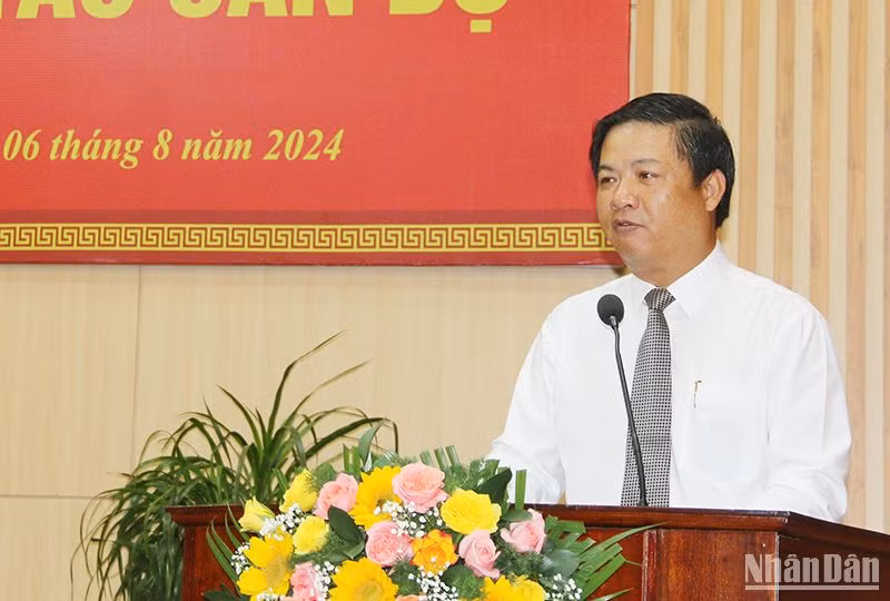 Đồng chí Lương Nguyễn Minh Triết, Ủy viên dự khuyết Trung ương Đảng, Bí thư Tỉnh ủy Quảng Nam tin tưởng đồng chí Nguyễn Đức Dũng sẽ đảm đương, cáng đáng và hoàn thành tốt nhiệm vụ trên cương vị mới. Đồng chí Lương Nguyễn Minh Triết, Ủy viên dự khuyết Trung ương Đảng, Bí thư Tỉnh ủy Quảng Nam tin tưởng đồng chí Nguyễn Đức Dũng sẽ đảm đương, cáng đáng và hoàn thành tốt nhiệm vụ trên cương vị mới.