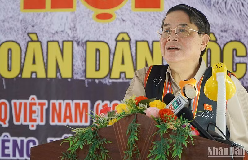 Phó Chủ tịch Quốc hội Nguyễn Đức Hải phát biểu tại Ngày hội Đại đoàn kết toàn dân tộc ở khu dân cư thôn A Liêng.