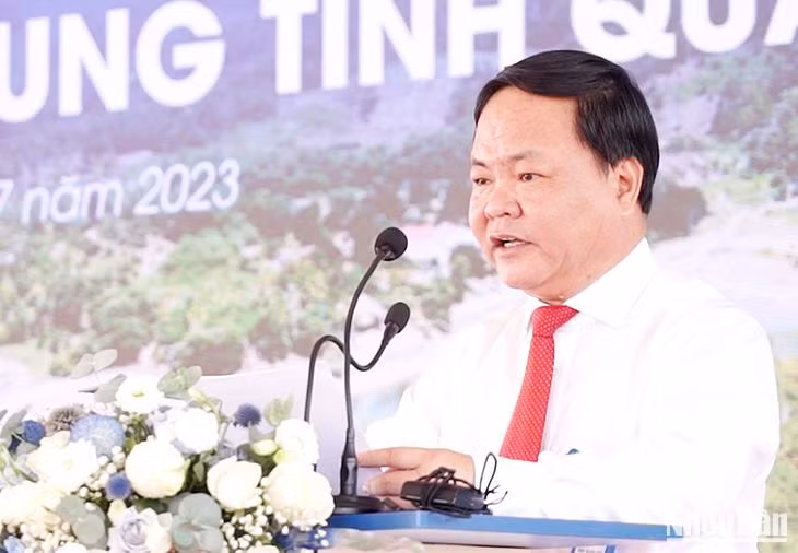 Phó Chủ tịch Ủy ban nhân dân tỉnh Nguyễn Hồng Quang phát biểu tại buổi lễ. Phó Chủ tịch Ủy ban nhân dân tỉnh Nguyễn Hồng Quang phát biểu tại buổi lễ.