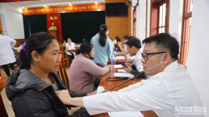 Khám chữa bệnh, phát thuốc miễn phí cho người dân khó khăn của huyện Bắc Trà My.