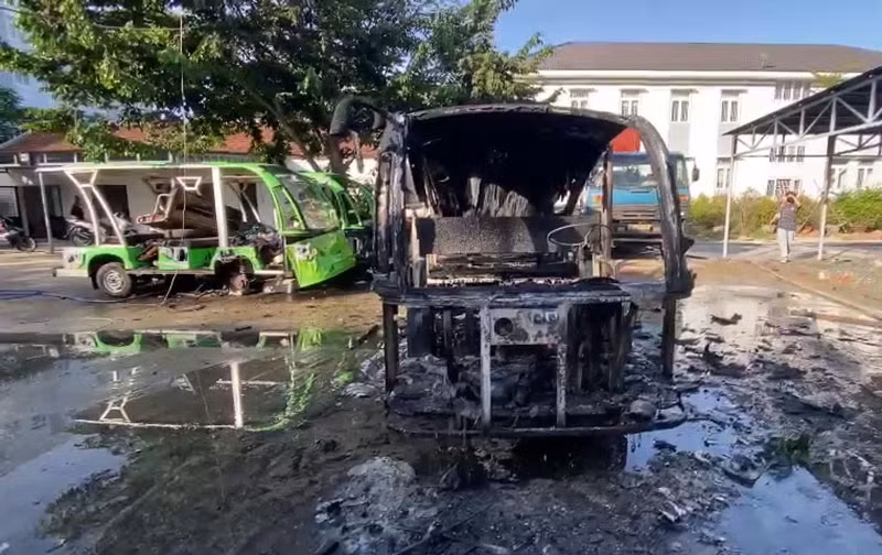 Hiện trường vụ cháy tại bãi để xe điện ở thành phố Hội An. Hiện trường vụ cháy tại bãi để xe điện ở thành phố Hội An.