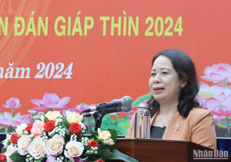 Phó Chủ tịch nước Võ Thị Ánh Xuân phát biểu tại buổi lễ trao tặng quà Tết tại tỉnh Quảng Nam.