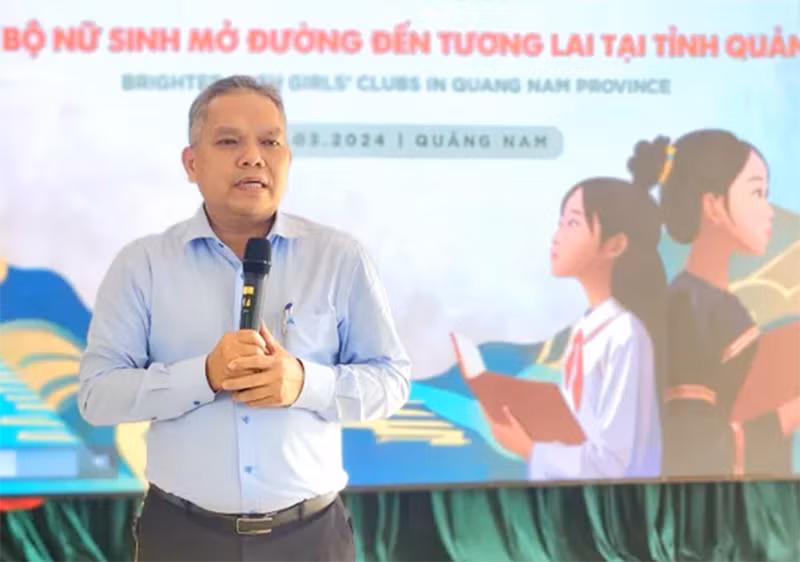 Phó Giám đốc Sở Giáo dục và Đào tạo Quảng Nam Phùng Văn Huy kỳ vọng các câu lạc bộ tập hợp được các nữ sinh, hỗ trợ nhau, cùng nhau phát triển, vươn tới tương lai. Phó Giám đốc Sở Giáo dục và Đào tạo Quảng Nam Phùng Văn Huy kỳ vọng các câu lạc bộ tập hợp được các nữ sinh, hỗ trợ nhau, cùng nhau phát triển, vươn tới tương lai.