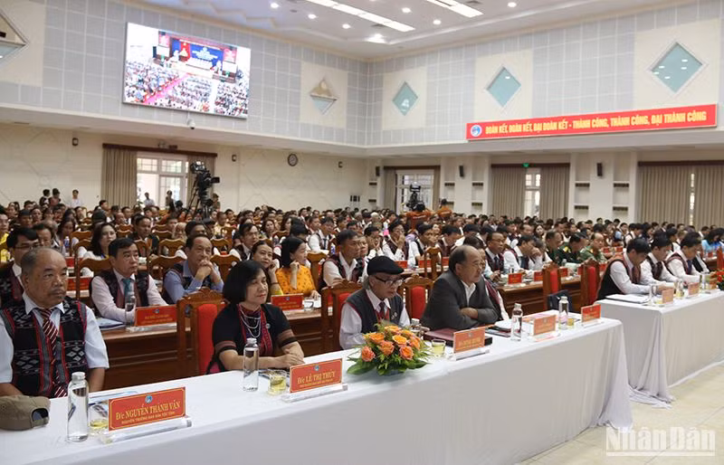 250 đại biểu ưu tú, đại diện cho hơn 150 nghìn đồng bào các dân tộc thiểu số sống trên địa bàn tỉnh tham dự Đại hội