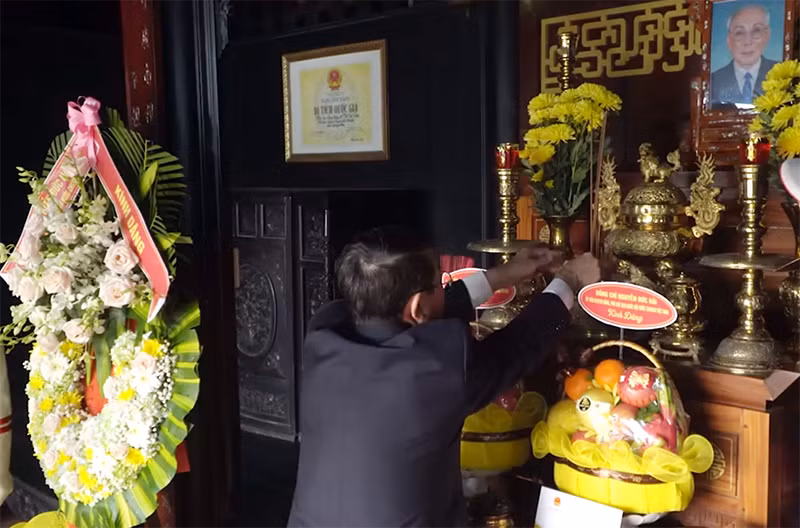 Phó Chủ tịch Quốc hội Nguyễn Đức Hải Đến dâng hương tri ân cố Chủ tịch Hội đồng Nhà nước Võ Chí Công.