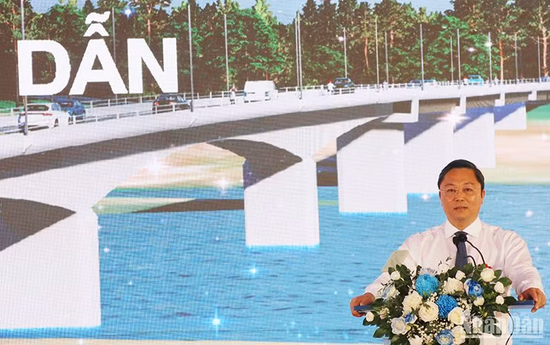Chủ tịch Ủy ban nhân dân tỉnh Lê Trí Thanh yêu cầu nhà thầu thực hiện thi công công trình đúng tiến độ, bảo đảm an toàn, đạt kỹ thuật, chất lượng, mỹ thuật...