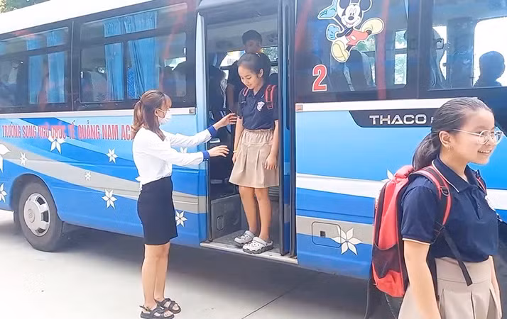 Trường tiểu học, trung học cơ sở và trung học phổ thông song ngữ quốc tế Quảng Nam Academy bố trí xe ô-tô đưa đón, bảo đảm an toàn cho học sinh. Trường tiểu học, trung học cơ sở và trung học phổ thông song ngữ quốc tế Quảng Nam Academy bố trí xe ô-tô đưa đón, bảo đảm an toàn cho học sinh.