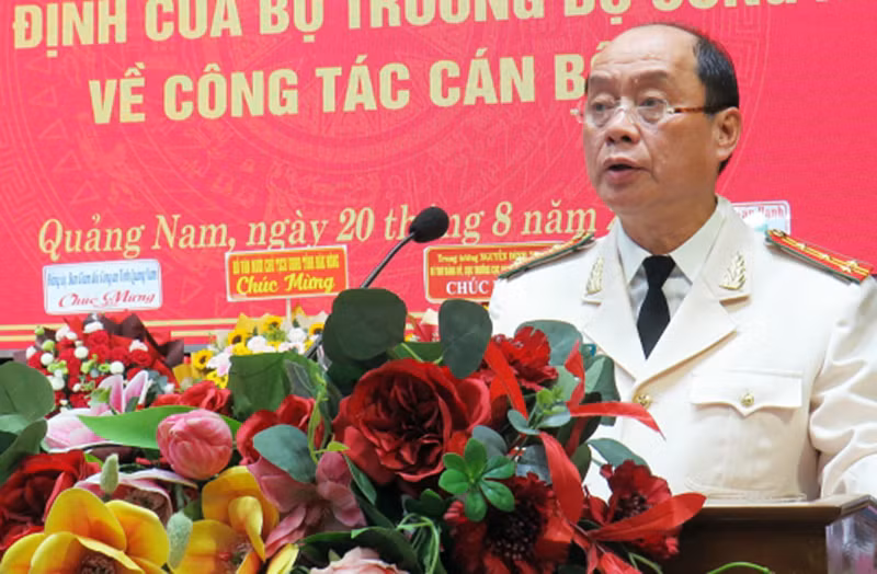 Đại tá Nguyễn Hữu Hợp, tân Giám đốc Công an tỉnh Quảng Nam phát biểu nhận nhiệm vụ.