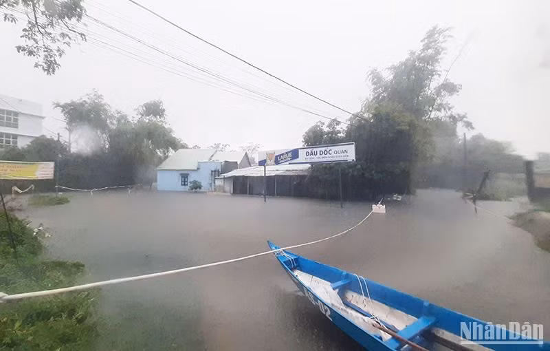 Nhiều nhà dân ở phường An Sơn (thành phố Tam Kỳ) bị ngập sâu.
