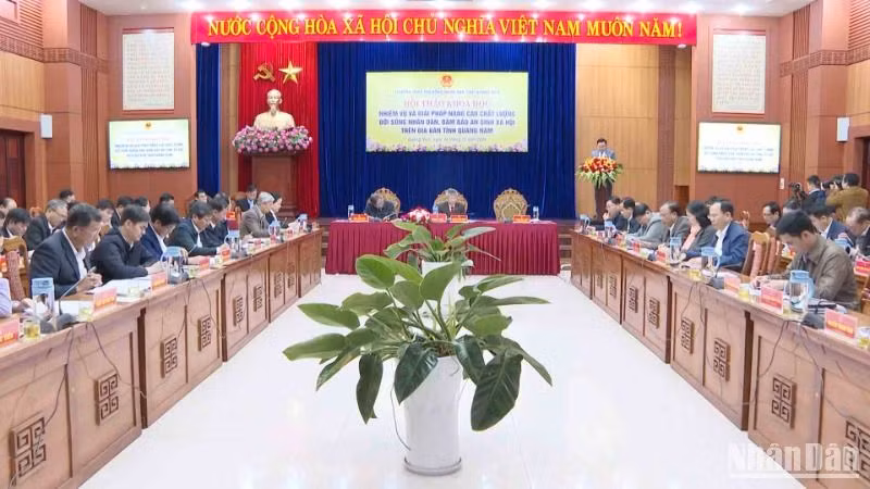 Quang cảnh hội thảo khoa học “Nhiệm vụ và giải pháp nâng cao chất lượng đời sống nhân dân, bảo đảm an sinh xã hội trên địa bàn tỉnh Quảng Nam”.