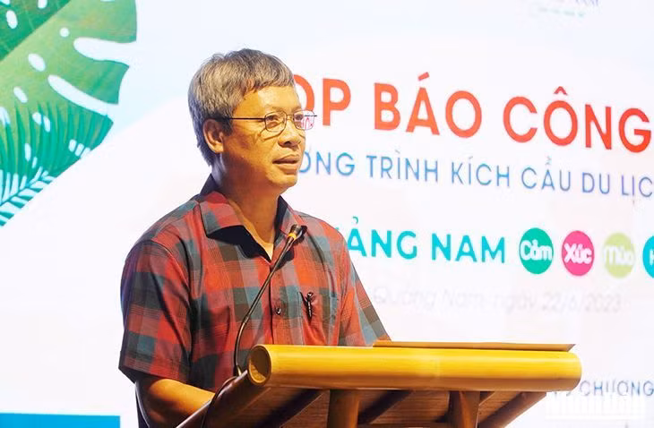 Phó Chủ tịch Ủy ban nhân dân tỉnh Hồ Quang Bửu phát biểu tại buổi họp báo.