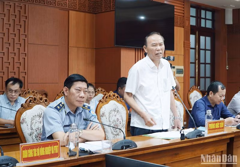Thứ trưởng Nông nghiệp và Phát triển nông thôn Phùng Đức Tiến phát biểu tại buổi làm việc với tỉnh Quảng Nam.