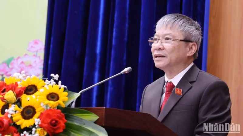 Đồng chí Nguyễn Đức Dũng, Phó Bí thư Thường trực Tỉnh ủy, Chủ tịch Hội đồng nhân dân tỉnh Quảng Nam phát biểu tại hội thảo.