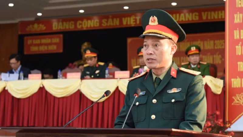 Đại tá Lê Văn Sơn, Chỉ huy trưởng Bộ Chỉ huy Quân sự tỉnh Điện Biên quán triệt các nội dung thi đua trong đợt thi đua cao điểm với chủ đề "Thần tốc-Quyết thắng" trong toàn lực lượng.