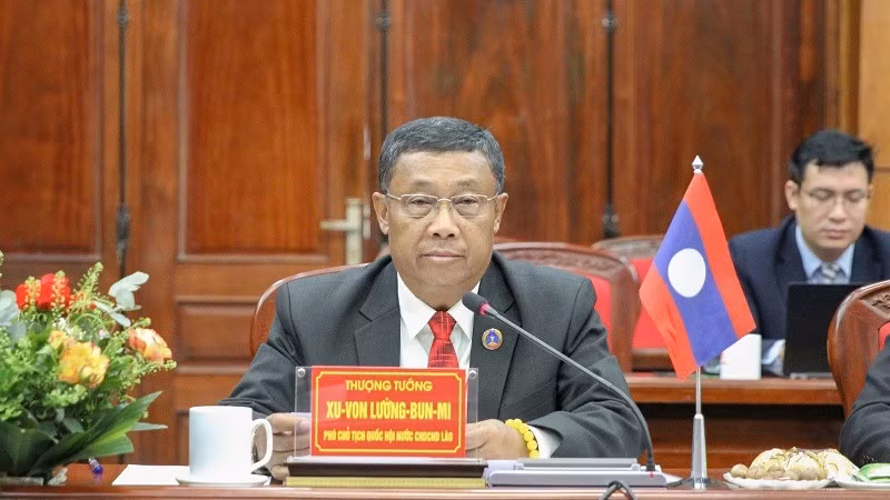 Thượng tướng Suvon Luongbunmi, Phó Chủ tịch Quốc hội nước Cộng hòa Dân chủ Nhân dân Lào, phát biểu tại buổi làm việc. Thượng tướng Suvon Luongbunmi, Phó Chủ tịch Quốc hội nước Cộng hòa Dân chủ Nhân dân Lào, phát biểu tại buổi làm việc.
