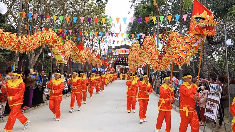 Rước rồng trong chương trình khai mạc. Rước rồng trong chương trình khai mạc.