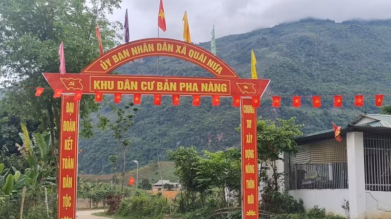 Đường làng, ngõ xóm và từng khu dân cư của xã Quài Nưa huyện Tuần Giáo ngày càng được hoàn thiện với sự góp sức của nhân dân trong phong trào chung sức xây dựng nông thôn mới.