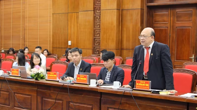 Phó Giáo sư, Tiến sĩ Huỳnh Quyết Thắng, Giám đốc Đại học Bách Khoa Hà Nội phát biểu tại buổi làm việc.