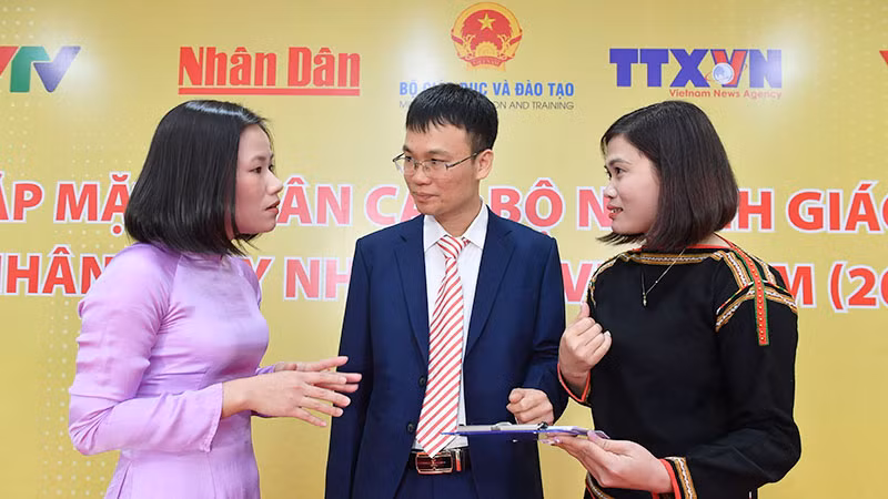 Các nhà giáo tại buổi gặp mặt, tri ân cán bộ ngành giáo dục nhân kỷ niệm Ngày Nhà giáo Việt Nam 20/11.
