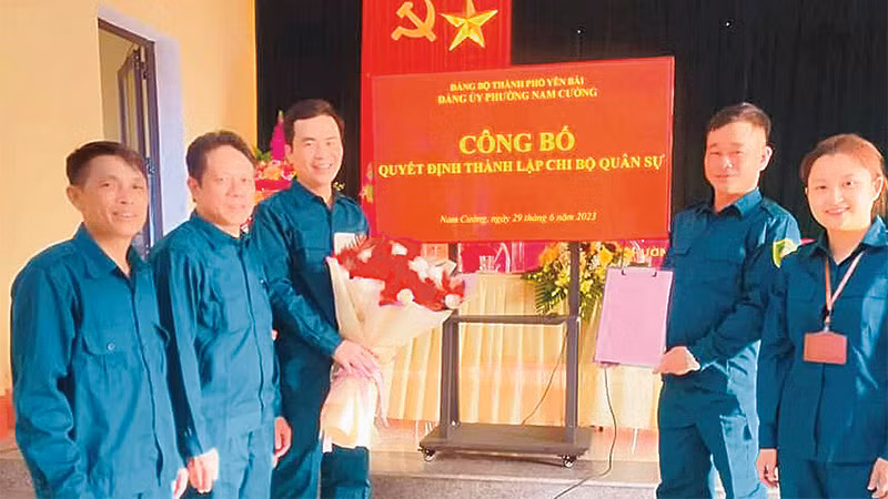 Lễ ra mắt chi bộ quân sự phường Nam Cường, thành phố Yên Bái.