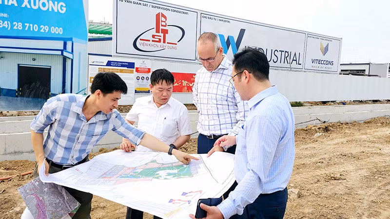 Ban Quản lý khu kinh tế tỉnh Quảng Ninh phối hợp chặt chẽ với các chủ đầu tư và địa phương tháo gỡ khó khăn trong quá trình triển khai các dự án. (Ảnh: QUANG THỌ)