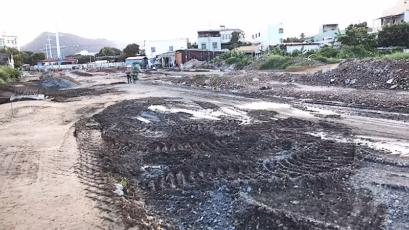 Dự án kéo dài vì vướng trượt giá đền bù giải tỏa. Dự án kéo dài vì vướng trượt giá đền bù giải tỏa.