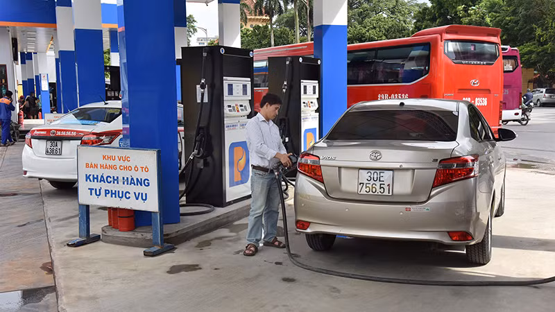 Cần sử dụng linh hoạt công cụ Quỹ Bình ổn giá nhằm hạn chế mức biến động mạnh của giá xăng dầu trong nước. (Ảnh THANH TRÚC) Cần sử dụng linh hoạt công cụ Quỹ Bình ổn giá nhằm hạn chế mức biến động mạnh của giá xăng dầu trong nước. (Ảnh THANH TRÚC)
