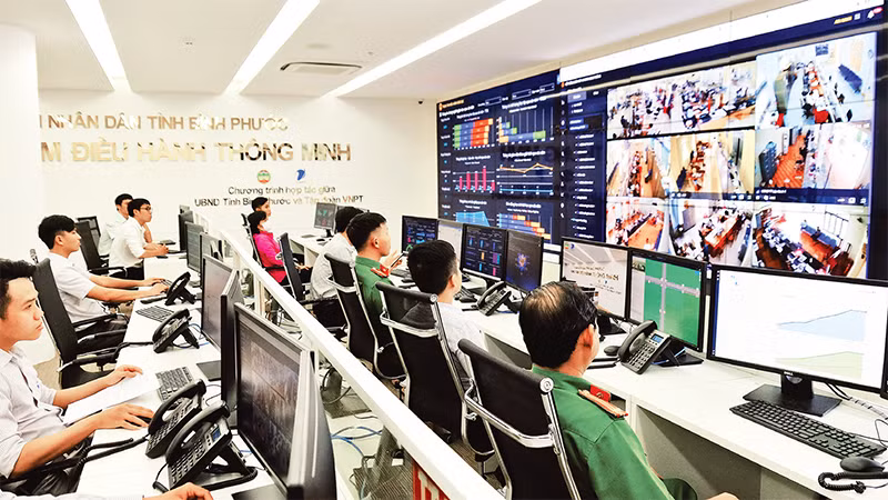 Bình Phước đẩy mạnh chuyển đổi số phục vụ phát triển kinh tế-xã hội. Trong ảnh: Trung tâm Ðiều hành thông minh tỉnh Bình Phước. 