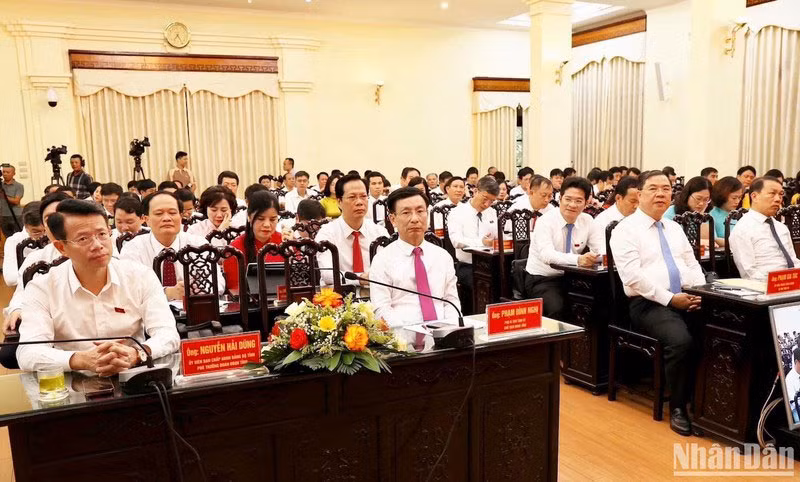 Các đại biểu dự kỳ họp thứ 12, Hội đồng nhân dân tỉnh Nam Định khóa XIX, nhiệm kỳ 2021-2026.