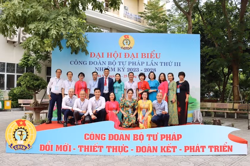Đoàn đại biểu Báo Pháp luật Việt Nam tham dự Đại hội.