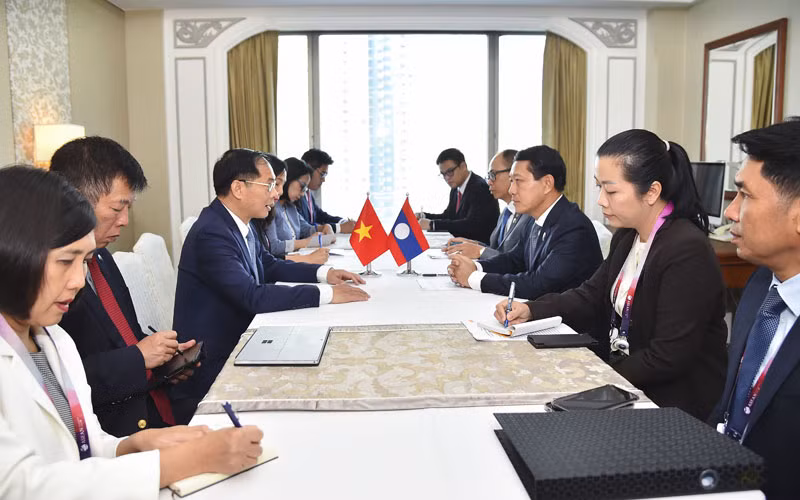 Hai bên nhất trí sẽ phối hợp chặt chẽ, chuẩn bị tốt cho các hoạt động cấp cao trên các kênh Đảng, Chính phủ cũng như các cơ chế hợp tác khác. Hai bên nhất trí sẽ phối hợp chặt chẽ, chuẩn bị tốt cho các hoạt động cấp cao trên các kênh Đảng, Chính phủ cũng như các cơ chế hợp tác khác.