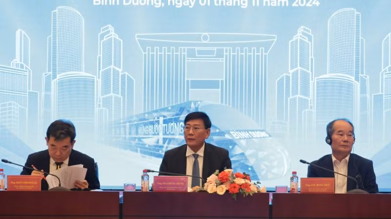 Các đại biểu chủ trì buổi gặp gỡ, đối thoại.