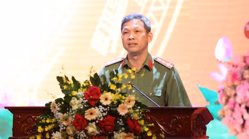 Đại tá Tạ Văn Đẹp, Bí thư Đảng ủy, Giám đốc Công an tỉnh Bình Dương phát biểu ý kiến tại buổi lễ.