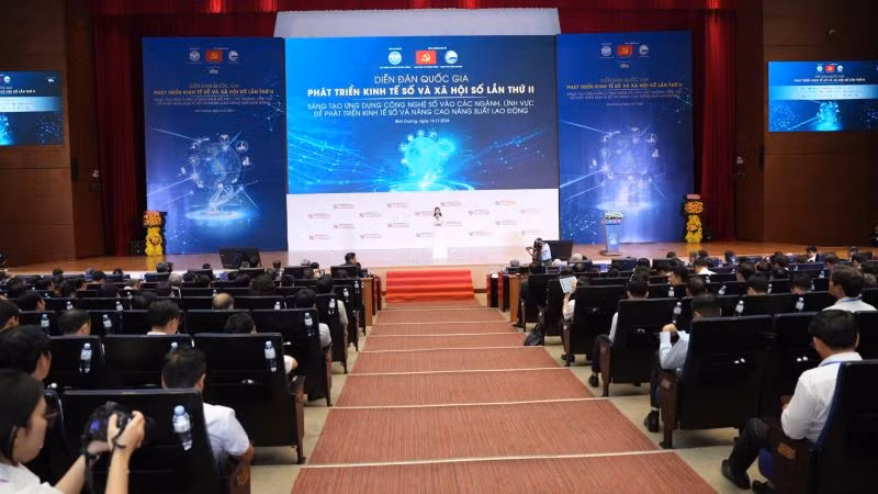 Toàn cảnh Diễn Diễn đàn Quốc gia phát triển Kinh tế số và Xã hội số lần thứ II.