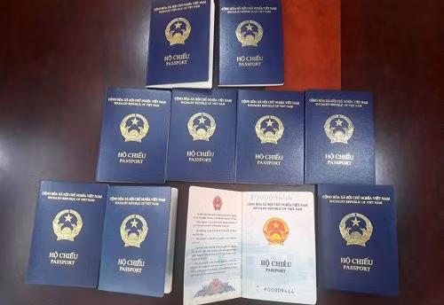 Hộ chiếu phổ thông mẫu mới (không gắn chíp điện tử). (Ảnh: Báo Chính phủ)