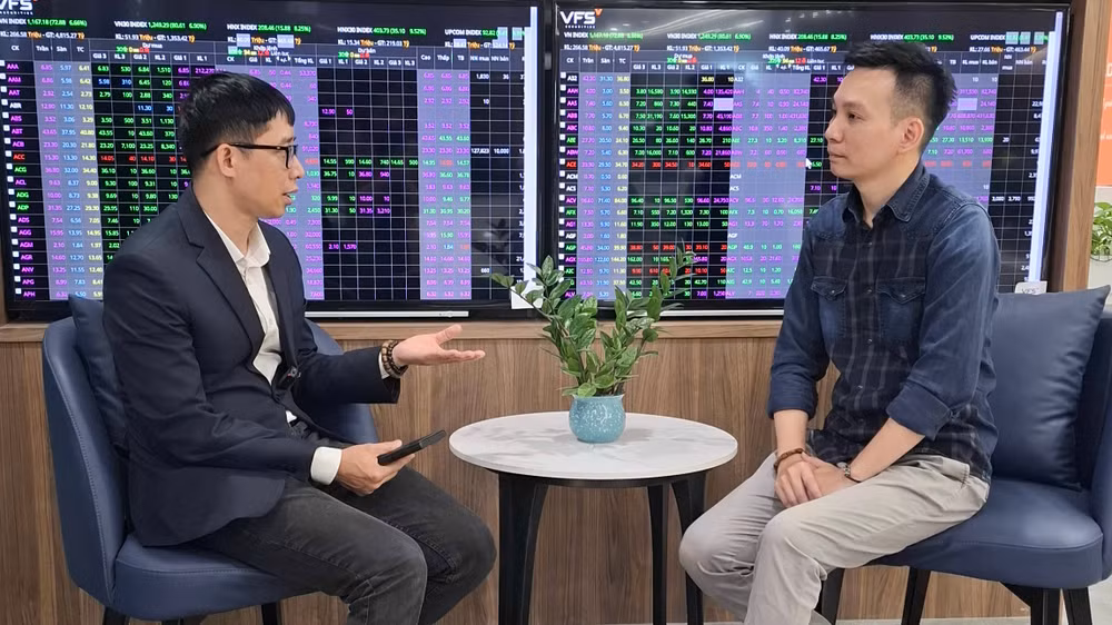 Ông Nguyễn Minh Hoàng cho rằng vẫn còn rủi ro phía trước bởi vì đây chỉ là chính sách thuế tạm thời của Hoa Kỳ. Ông Nguyễn Minh Hoàng cho rằng vẫn còn rủi ro phía trước bởi vì đây chỉ là chính sách thuế tạm thời của Hoa Kỳ.
