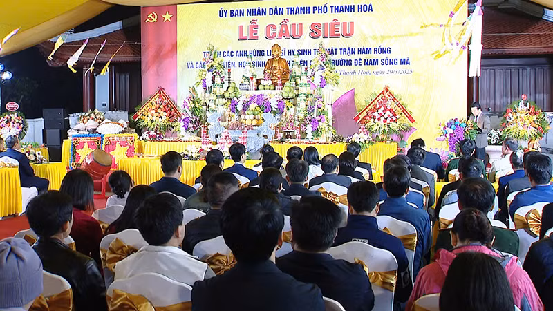 Lễ cầu siêu tưởng niệm giáo viên, học sinh hy sinh khi đắp đê sông Mã trong kháng chiến.