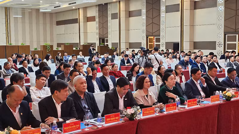 Các doanh nghiệp, doanh nhân Thanh Hóa tham dự tọa đàm.