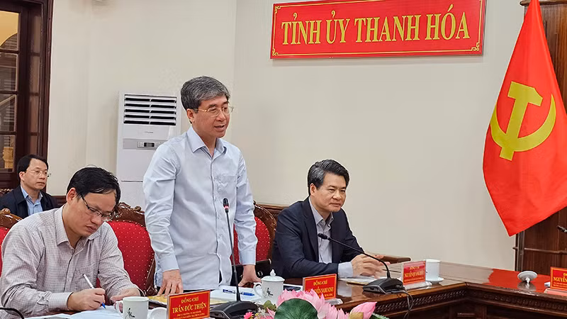 Thành viên đoàn công tác trao đổi tại buổi làm việc.