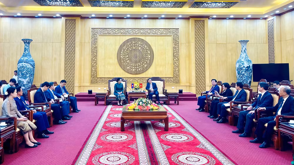 Quang cảnh buổi làm việc.