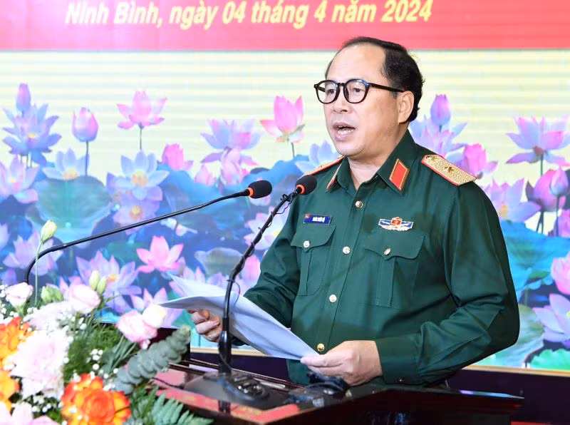 Thiếu tướng Đoàn Xuân Bộ, Tổng biên tập Báo Quân đội nhân dân, phát biểu tại tọa đàm.