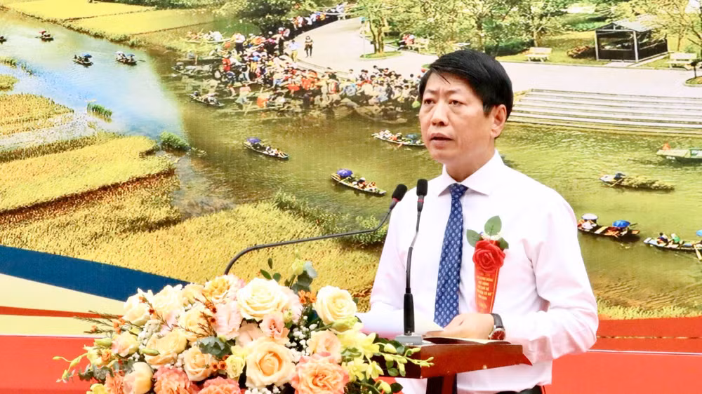 Đồng chí Trần Song Tùng, Phó Chủ tịch Ủy ban nhân dân tỉnh Ninh Bình phát biểu tại triển lãm. Đồng chí Trần Song Tùng, Phó Chủ tịch Ủy ban nhân dân tỉnh Ninh Bình phát biểu tại triển lãm.