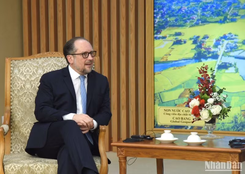 Bộ trưởng Ngoại giao Cộng hòa Áo Alexander Schallenberg phát biểu tại buổi tiếp.