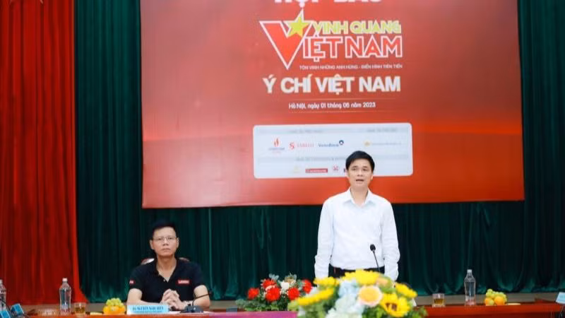 Phó Chủ tịch Tổng Liên đoàn Lao động Việt Nam Ngọ Duy Hiểu trả lời các câu hỏi của phóng viên tại họp báo.
