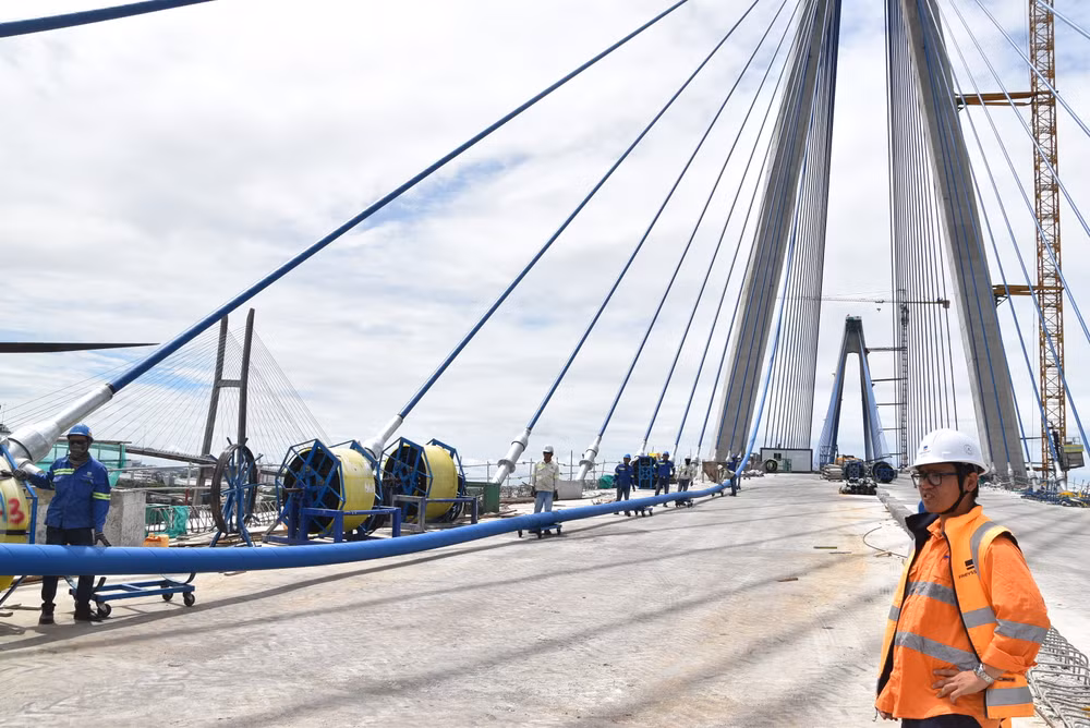 Các thầu thi công tập trung lực lượng căng dây văng cuối cùng của cầu Mỹ Thuận 2. Các thầu thi công tập trung lực lượng căng dây văng cuối cùng của cầu Mỹ Thuận 2.