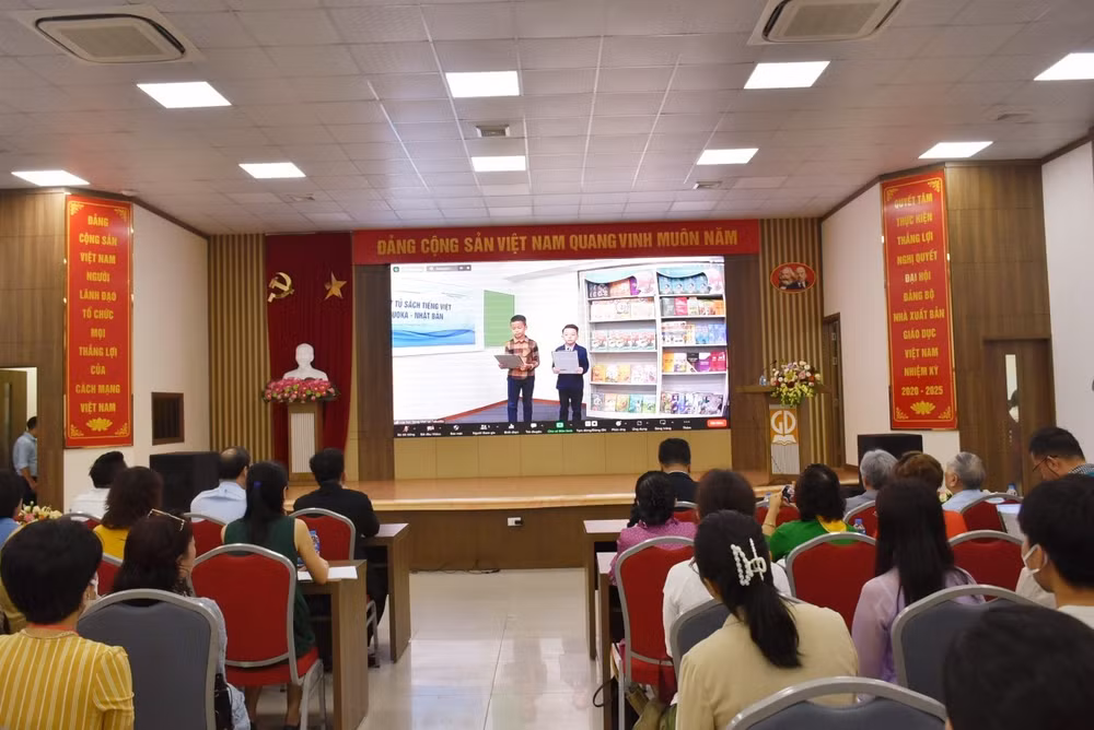 Sôi động các chương trình dạy tiếng Việt cho con em kiều bào ta ở nước ngoài