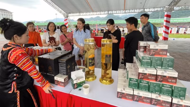 Hội thảo là một hoạt động trong chuỗi các sự kiện thúc đẩy liên kết vùng, phát triển thương mại điện tử diễn ra tại Lai Châu